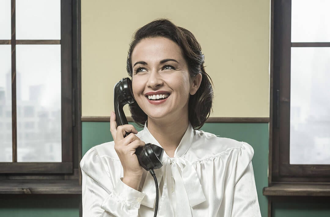 lady on the phone demonstrating webshop availability