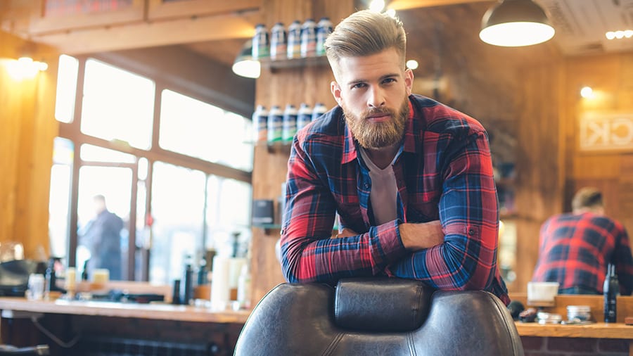 barber showing customer service